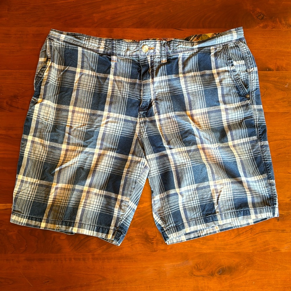 Tommy Bahama Men's Plaid Shorts.